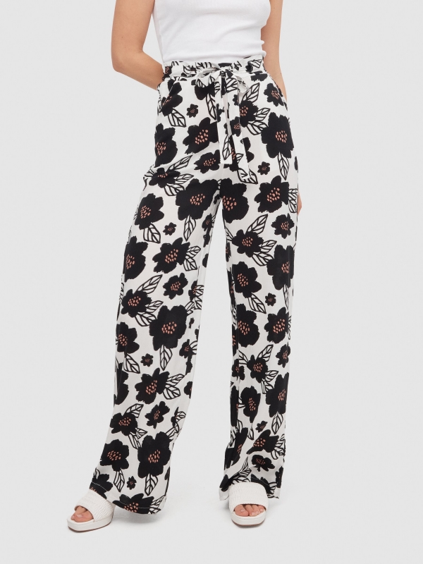 Flowy floral print pants white middle front view
