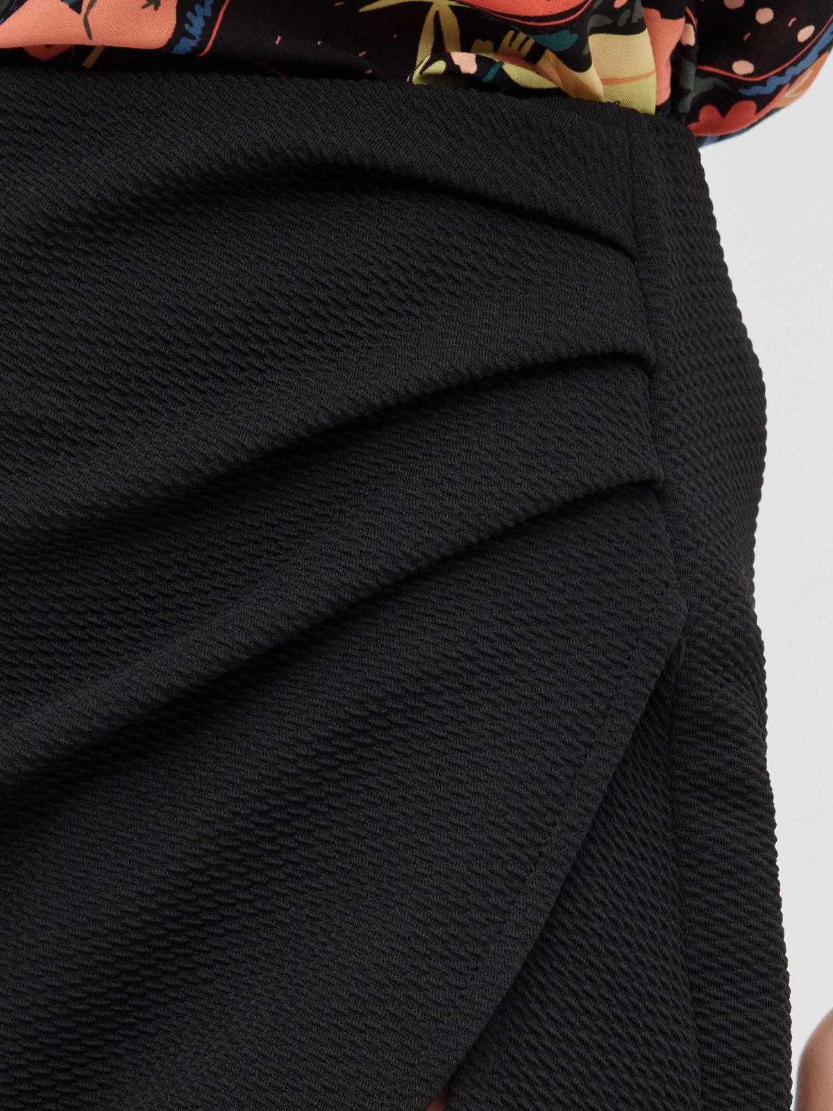 Falda pantalón mini negro vista detalle