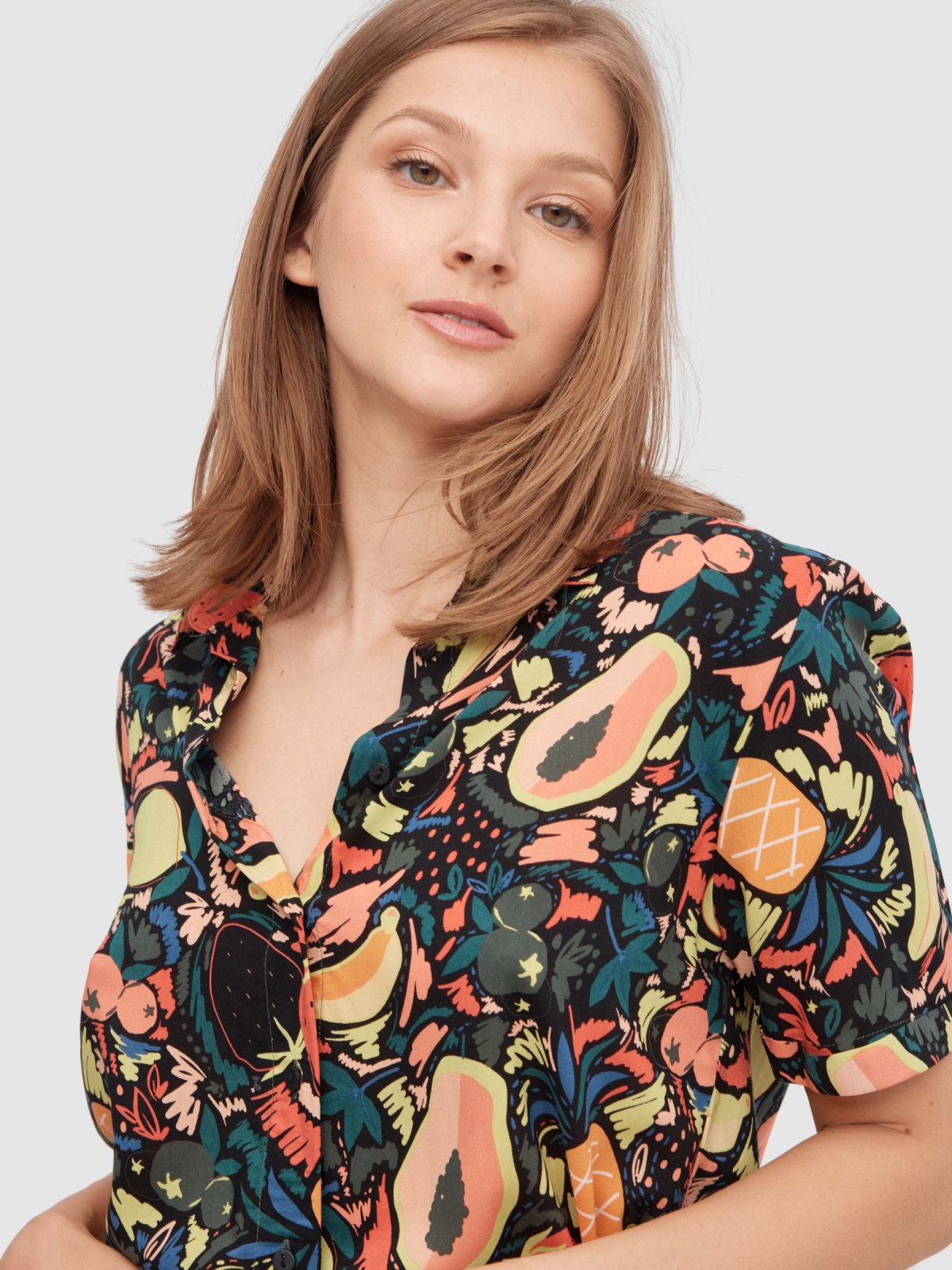 Camisa de fruta multicolorido vista detalhe