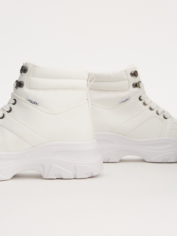 Boots with serrated platform white detail view