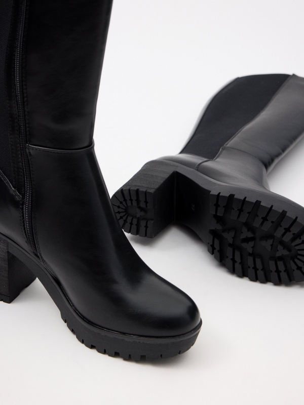 High boot with elastics black detail view