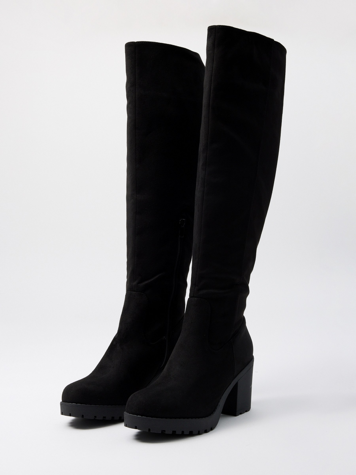 High boot with heel and platform black 45º front view