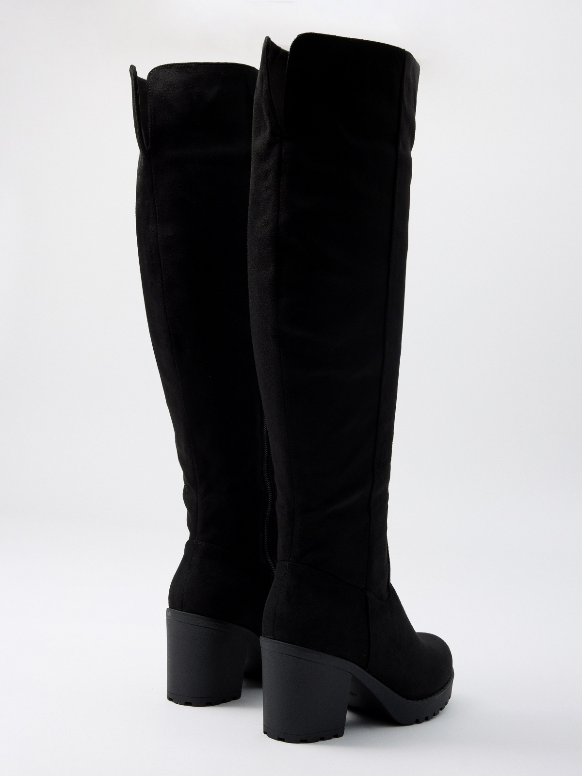 High boot with heel and platform black 45º back view