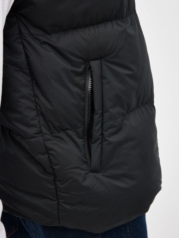 White block color quilted vest black detail view