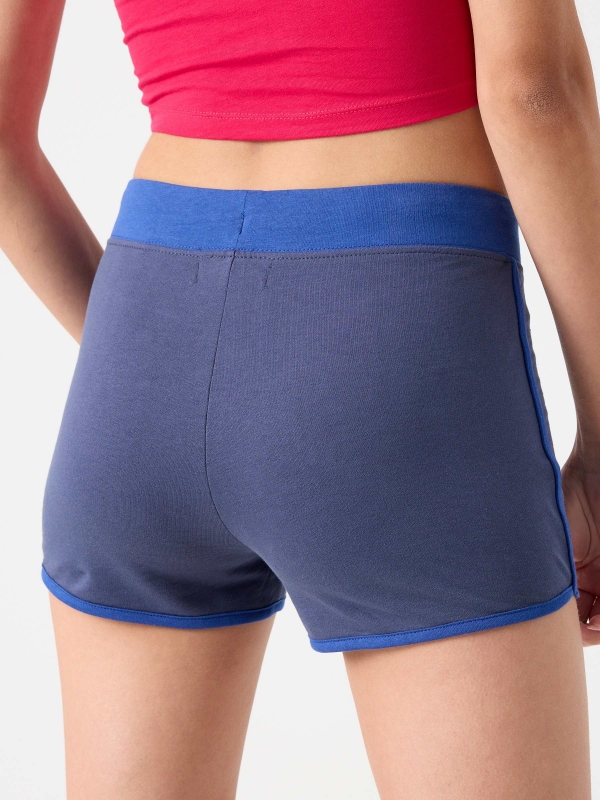 Shorts cintura ajustável estampa azul marinho vista detalhe