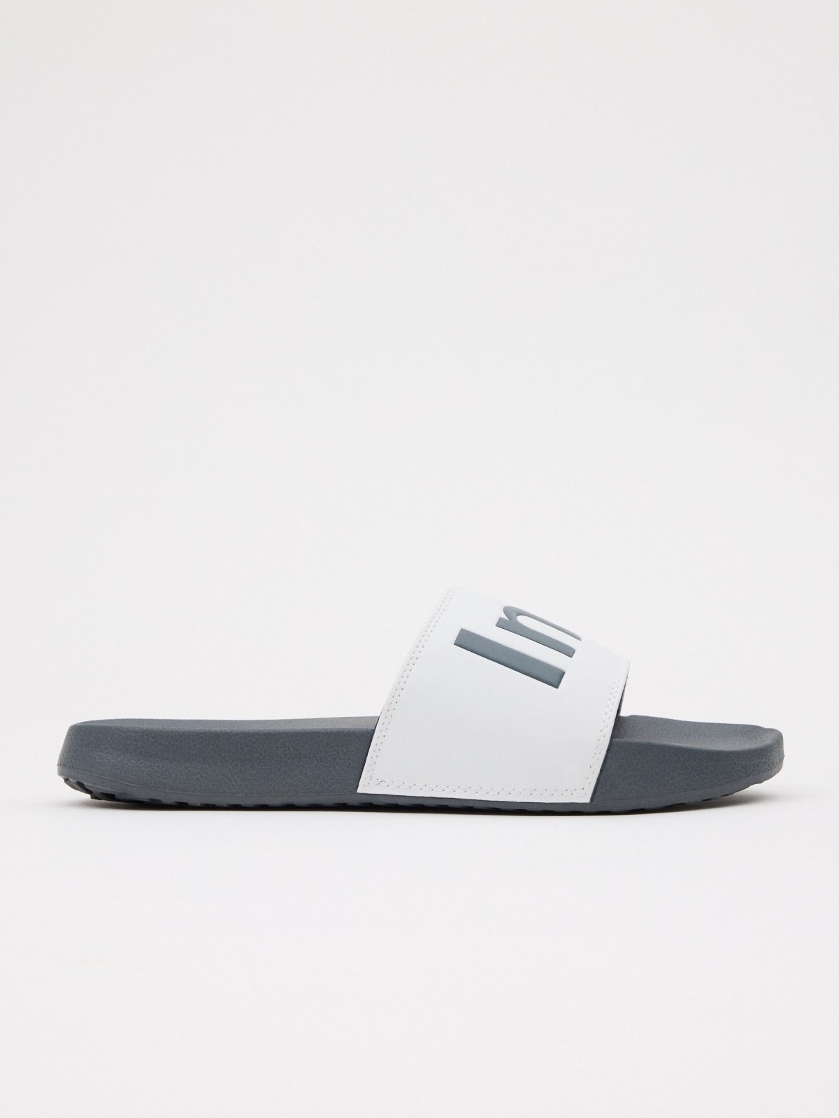 Flip-flops com letras vista lateral