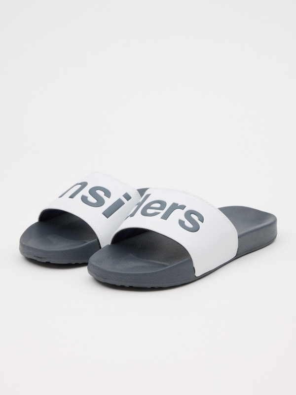 Flip-flops com letras vista frontal 45º