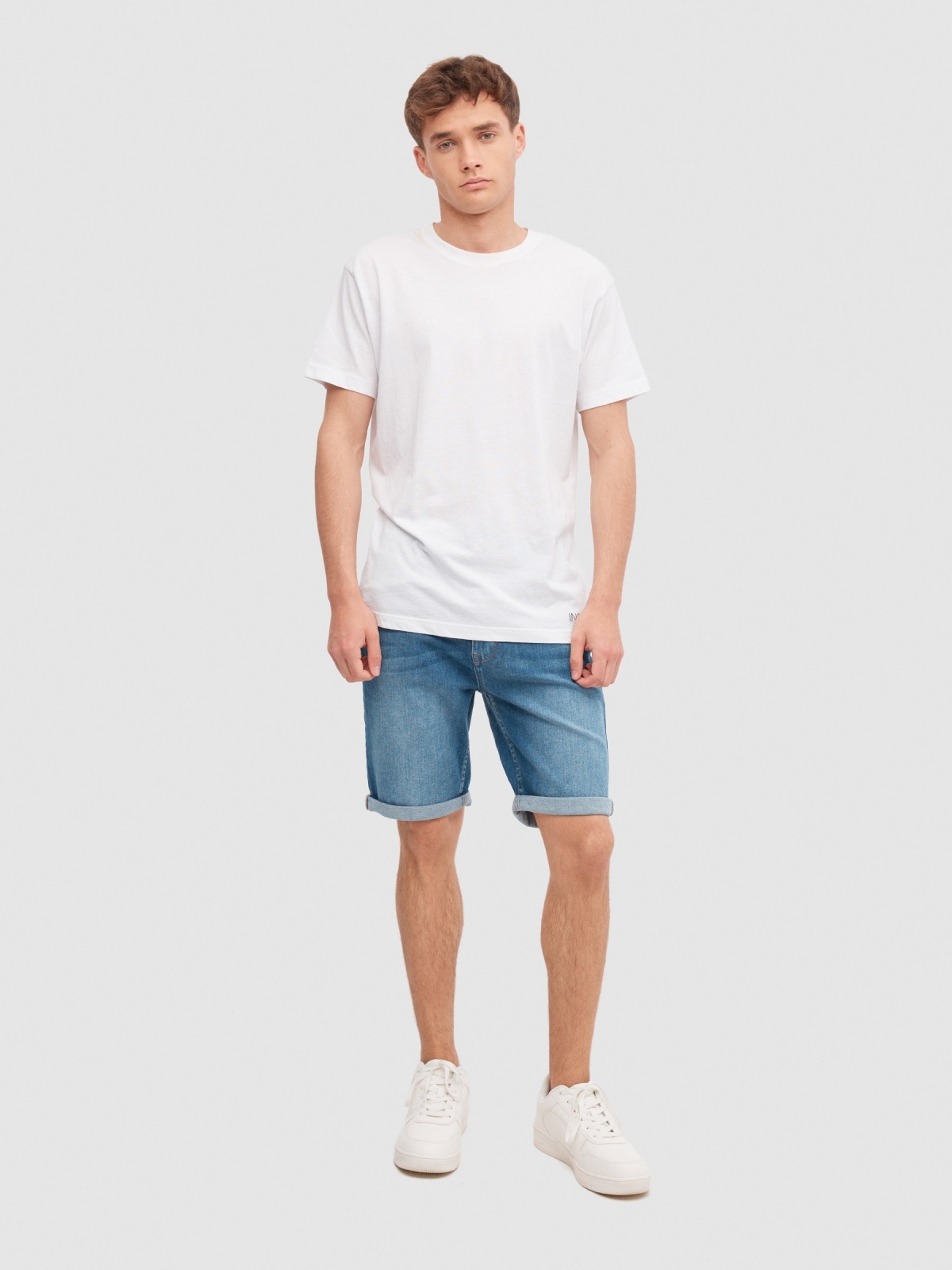 Slim denim shorts blue front view