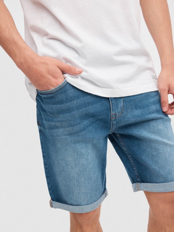 Slim denim shorts blue detail view