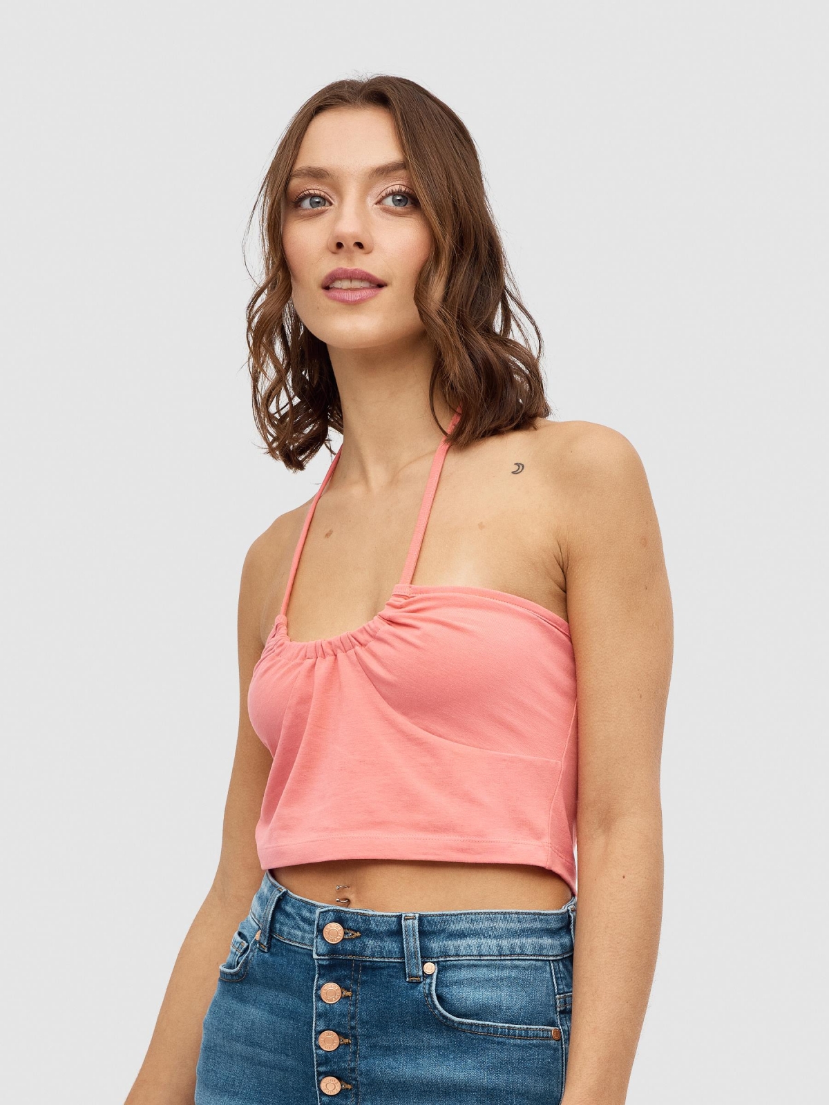 Crop top tied at the neck coral middle front view