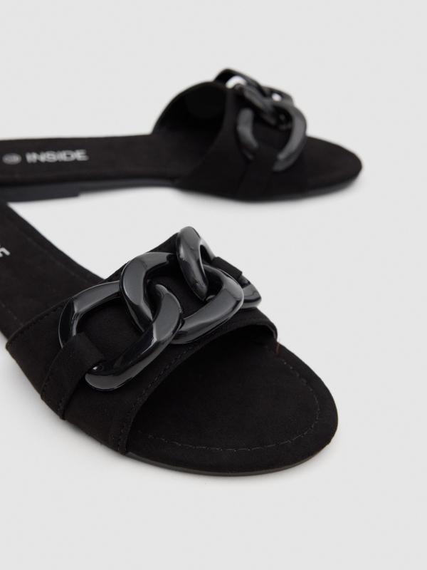 Thong sandal with chain black detail view