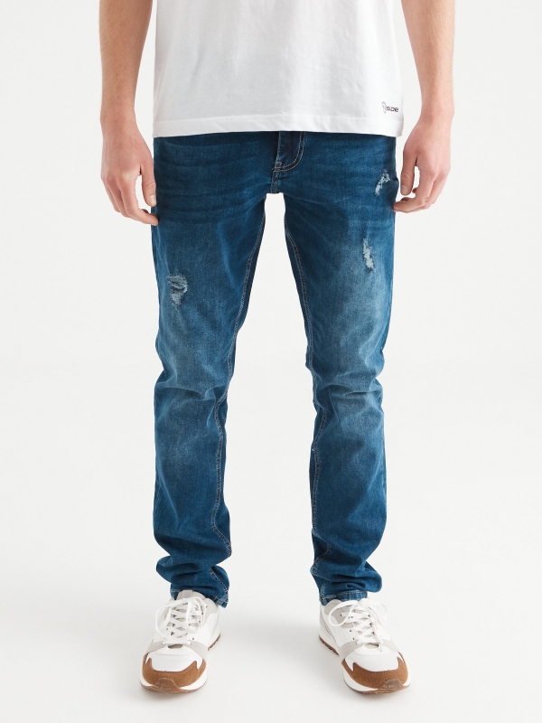 Jeans slim azul lavado e rasgado azul vista meia frontal