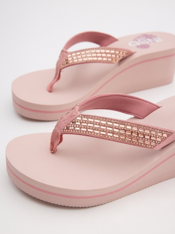 Wedge flip-flops nude pink detail view