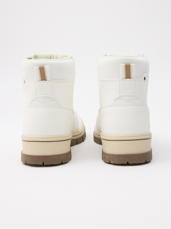 Mountaineering boot with platform white detail view