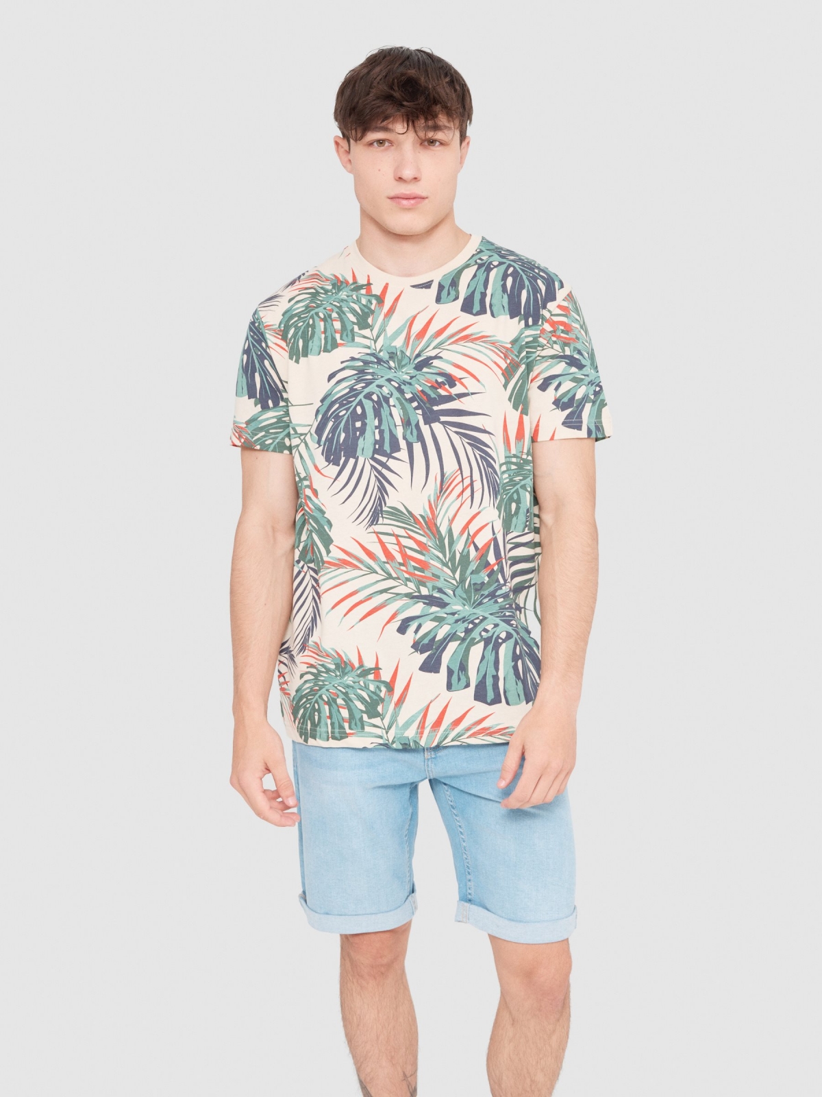 Camiseta tropical hojas arena vista media frontal