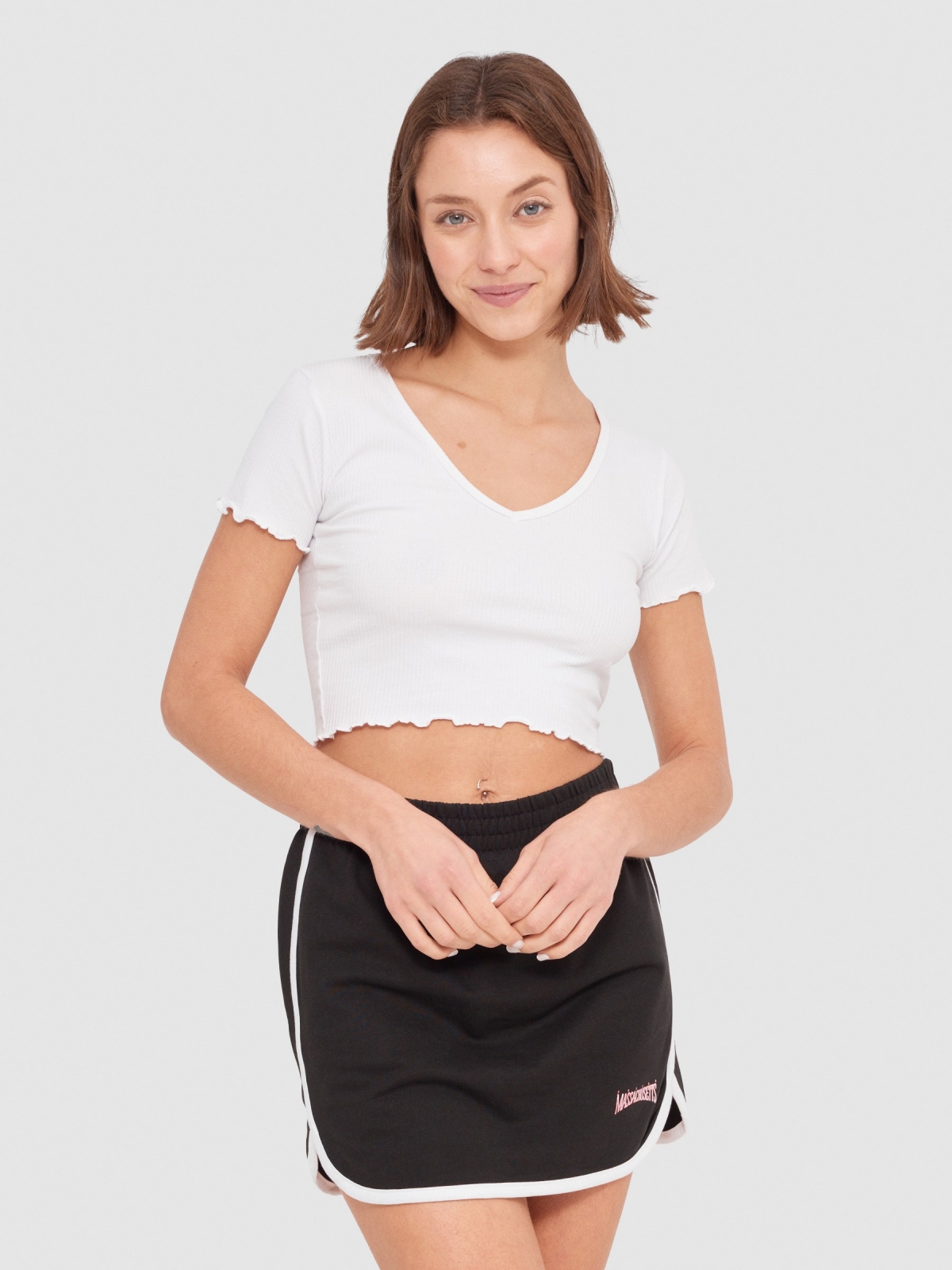 Crop T-shirt with curly peak white middle front view