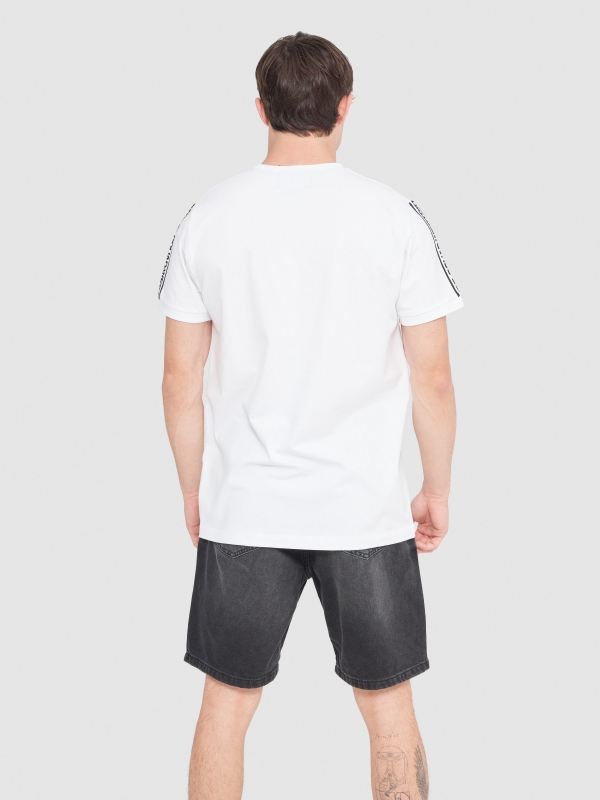 T-shirt Westside branco vista meia traseira