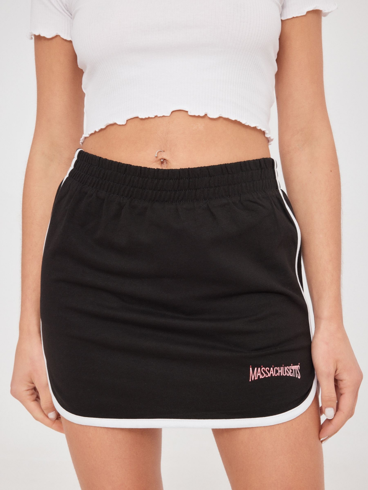 Falda pantalón mini deportiva negro vista detalle