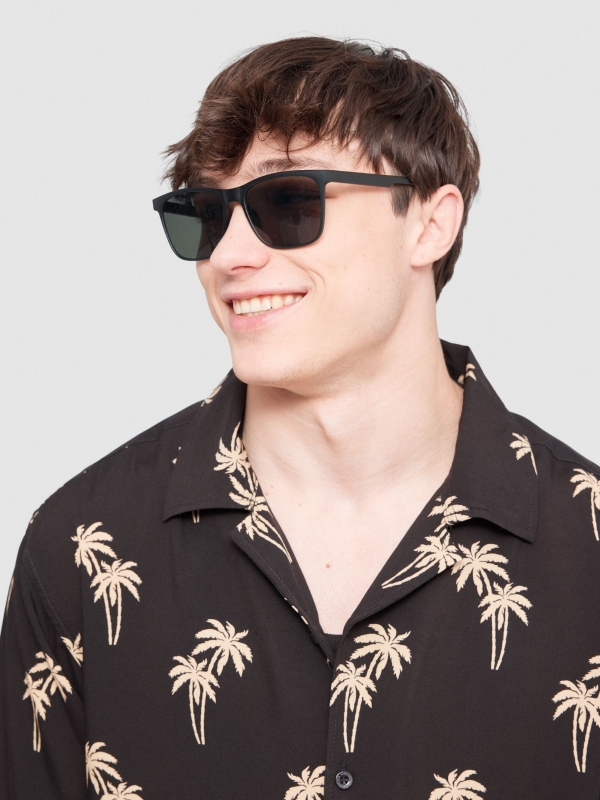 Acetate sunglasses black with a model