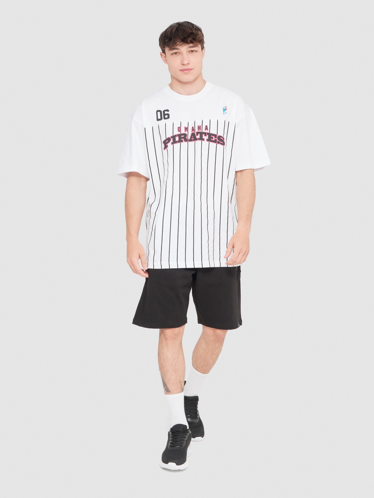 Sports striped T-shirt white front view