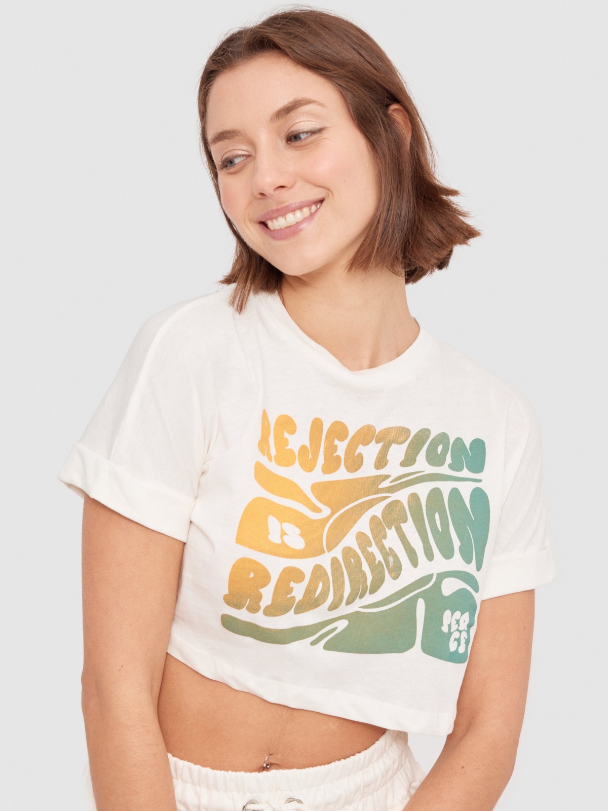 T-shirt com texto em gradiente off white vista detalhe