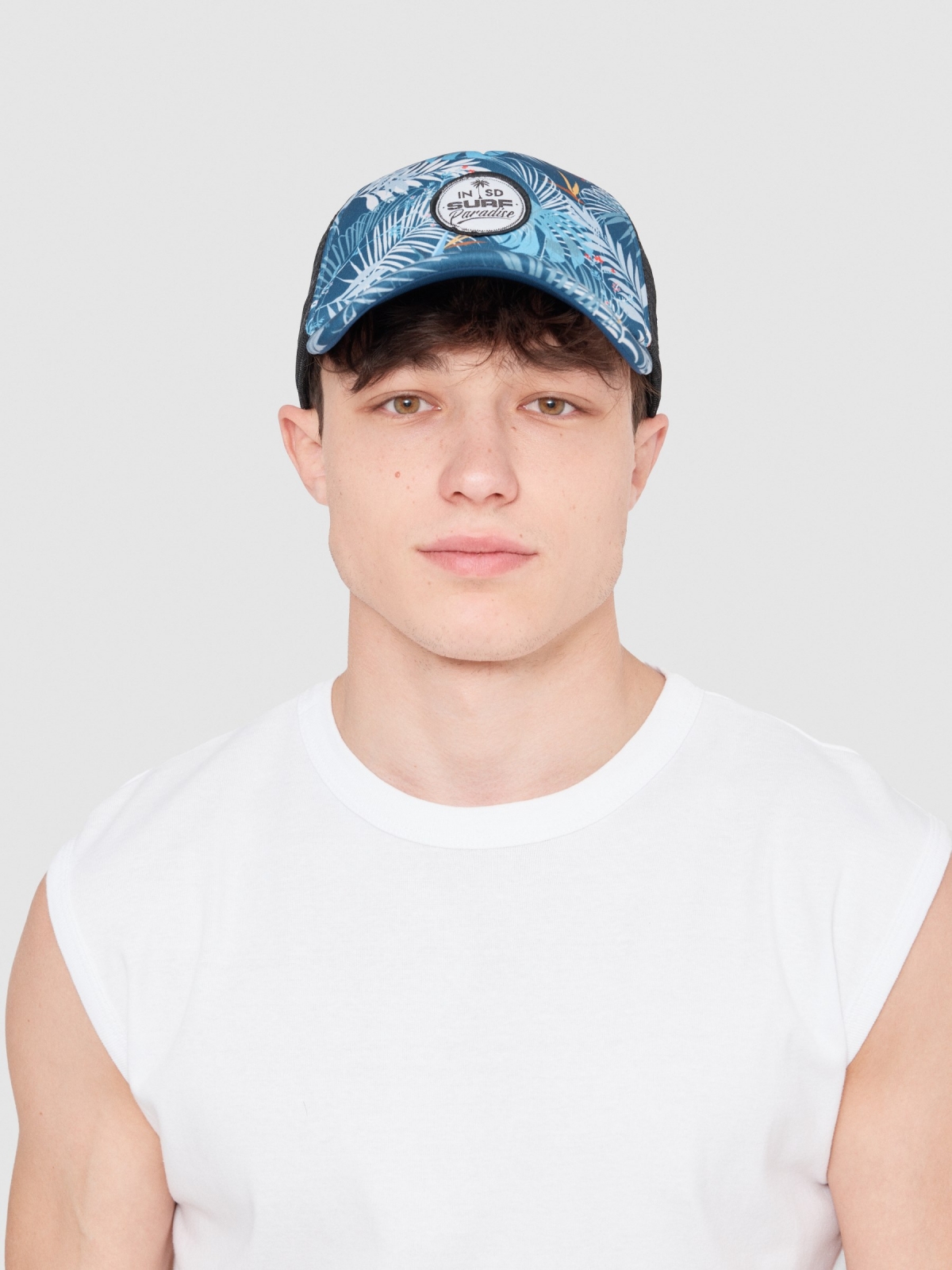 Surf trucker cap blue with a model