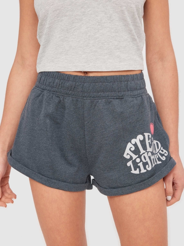Graphic knitted shorts dark grey detail view