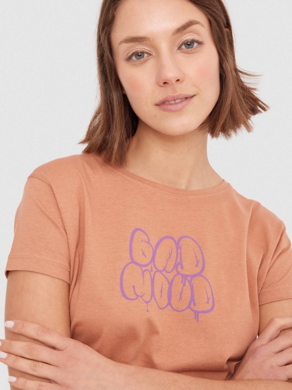 Camiseta Bad Mood marrón claro vista detalle