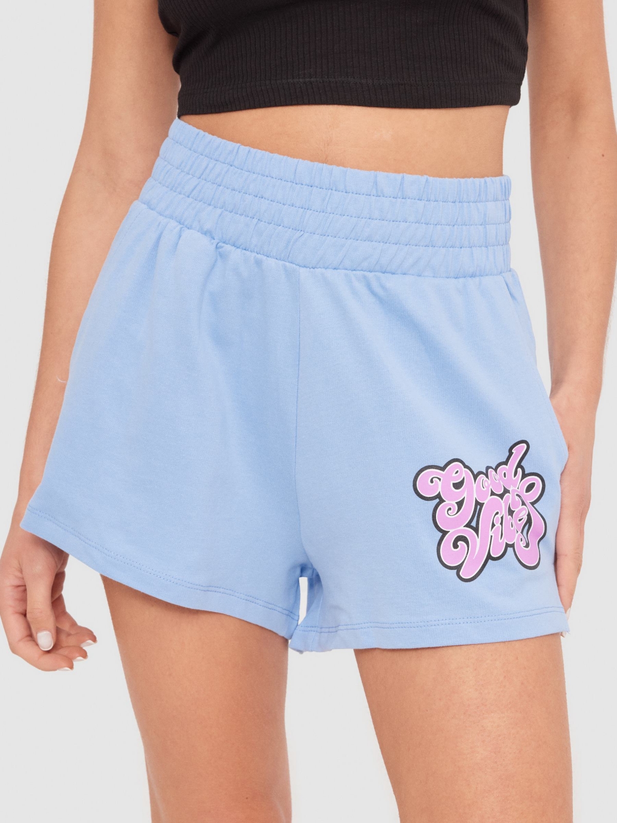 Good Vibes knitted shorts blue detail view