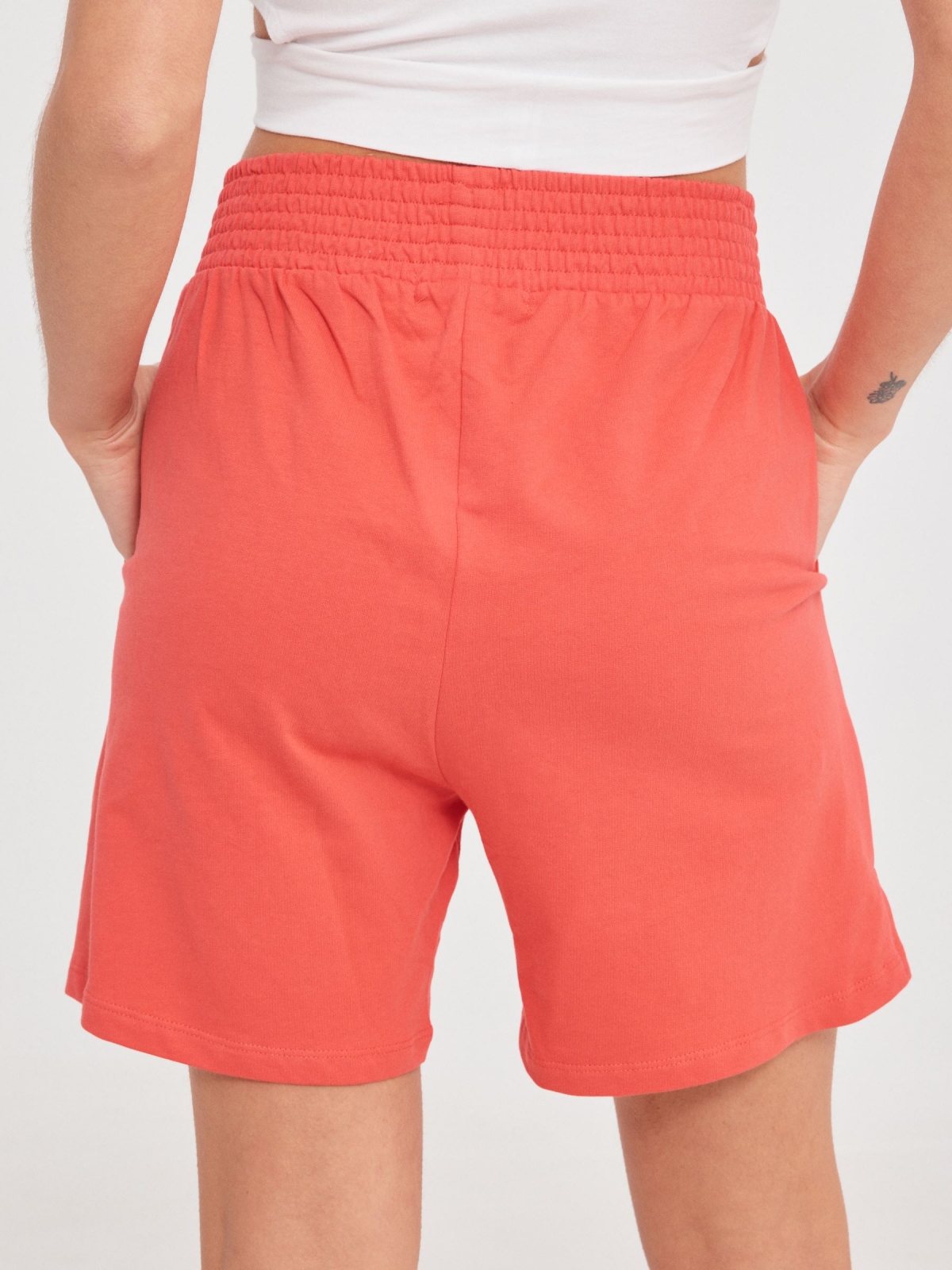 Knitted shorts with slits red detail view