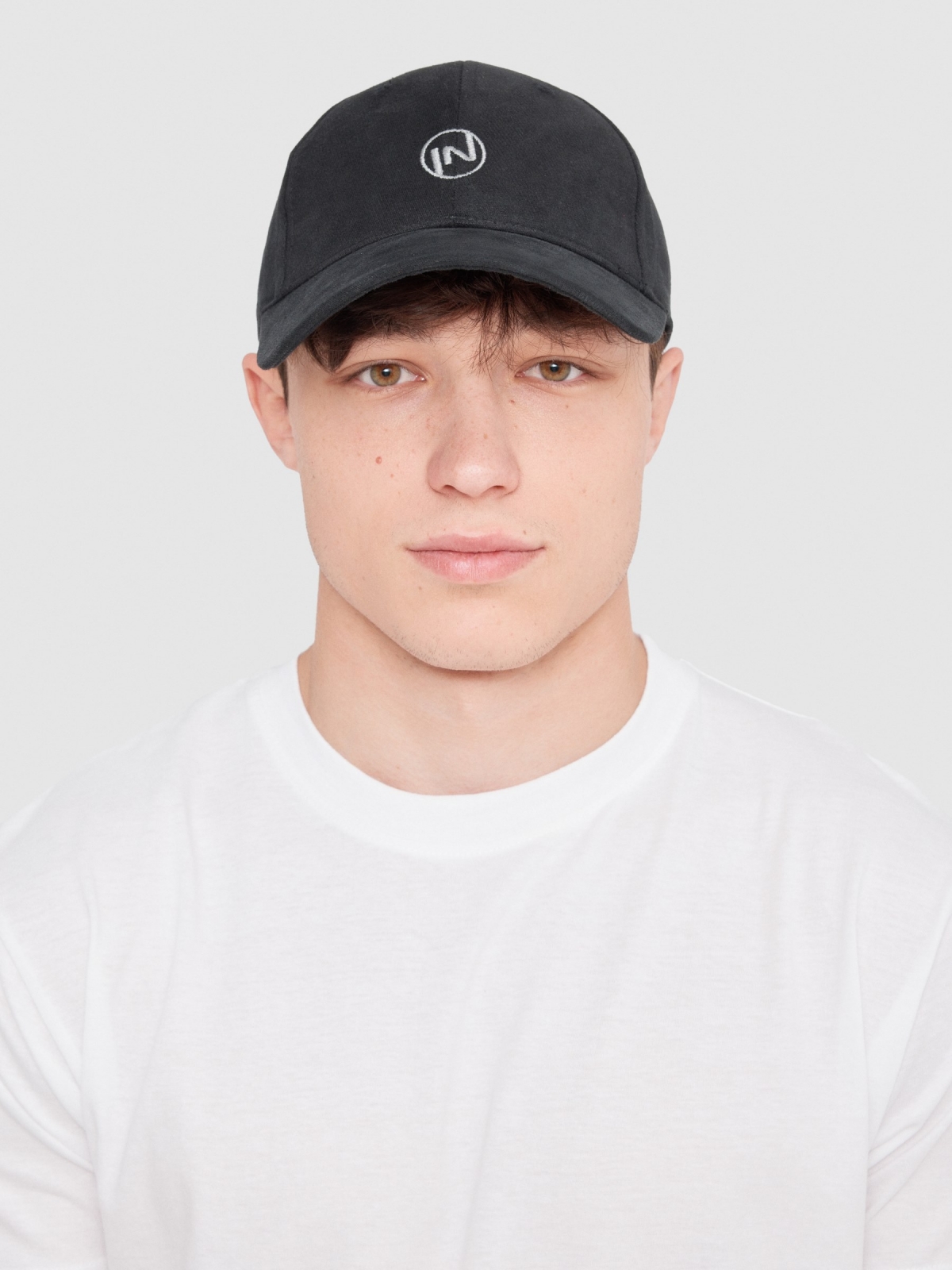 Cap logo IN black with a model