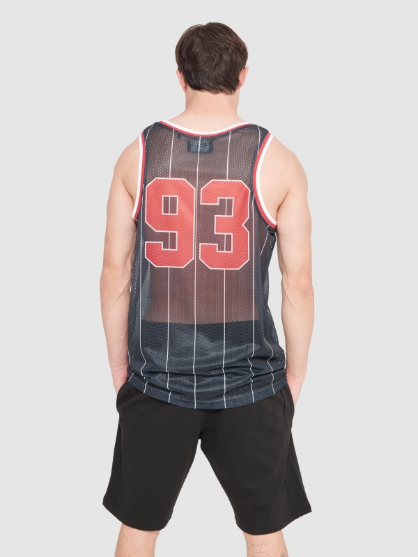 T-shirt de basquetebol às riscas preto vista meia traseira