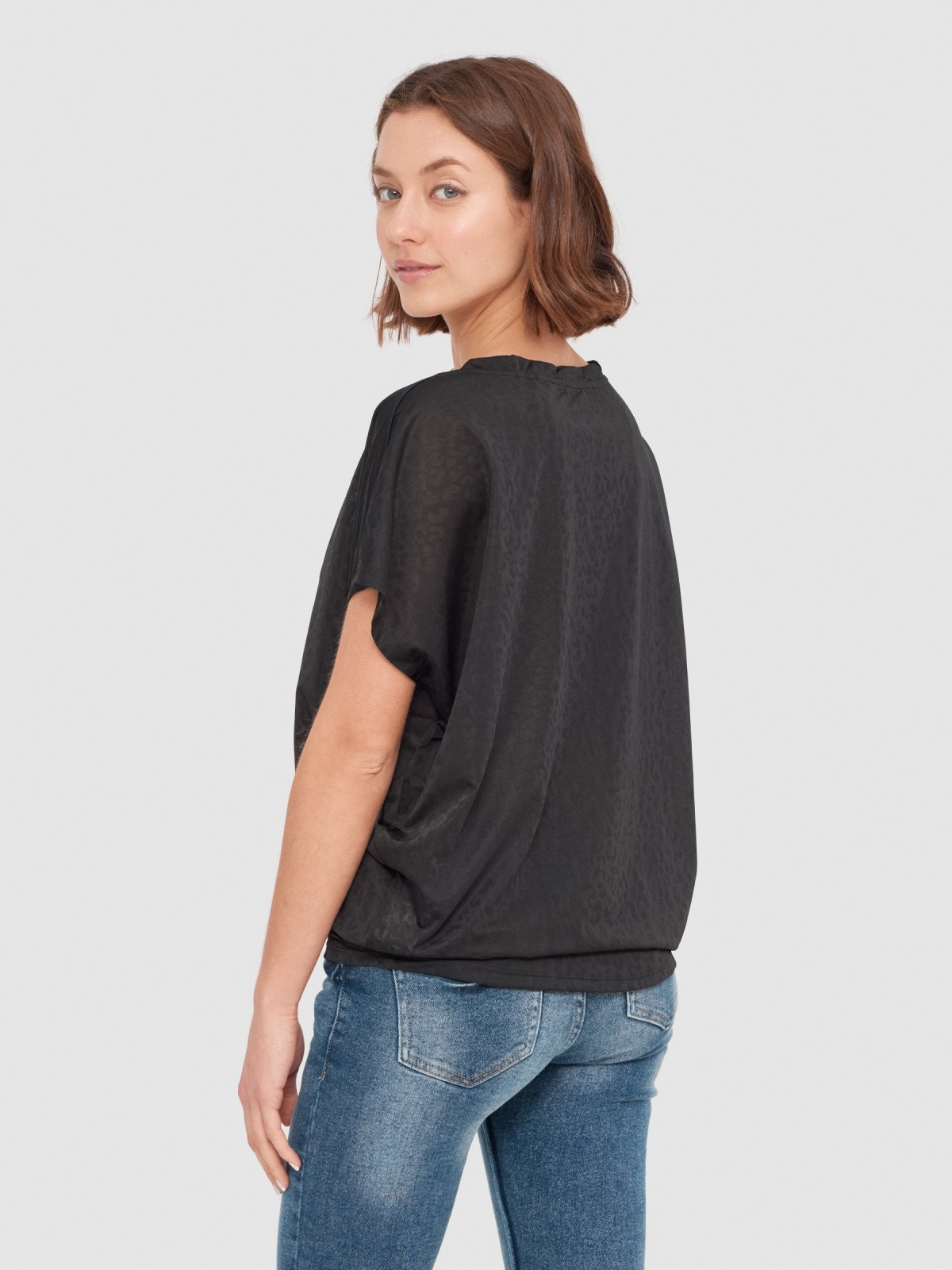 T-shirt com estampado animal preto vista meia traseira