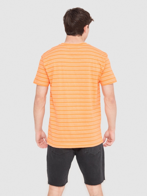 Camiseta rayas textura salmón vista media trasera