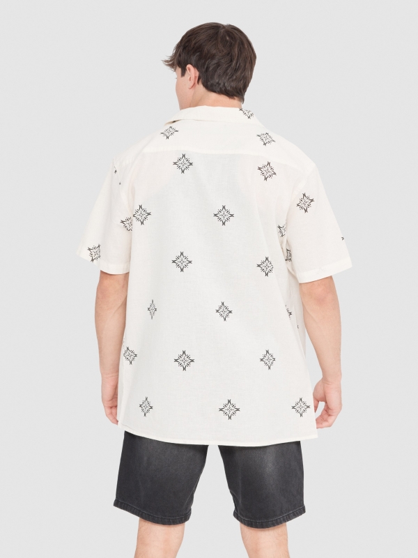 Camisa linho geométrica bege vista meia traseira