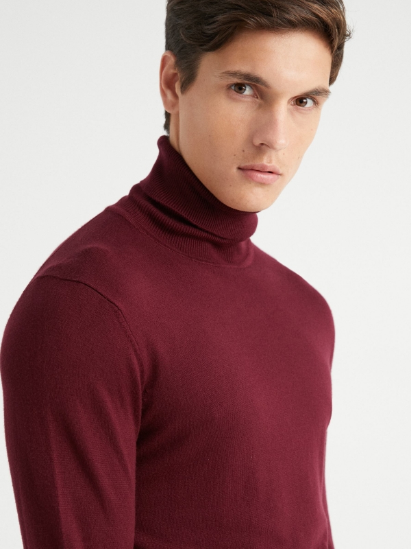 Suéter básico de gola alta vermelho vista detalhe