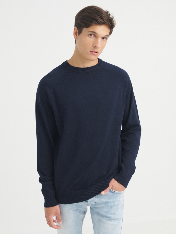 Plain sweater round neck navy middle front view