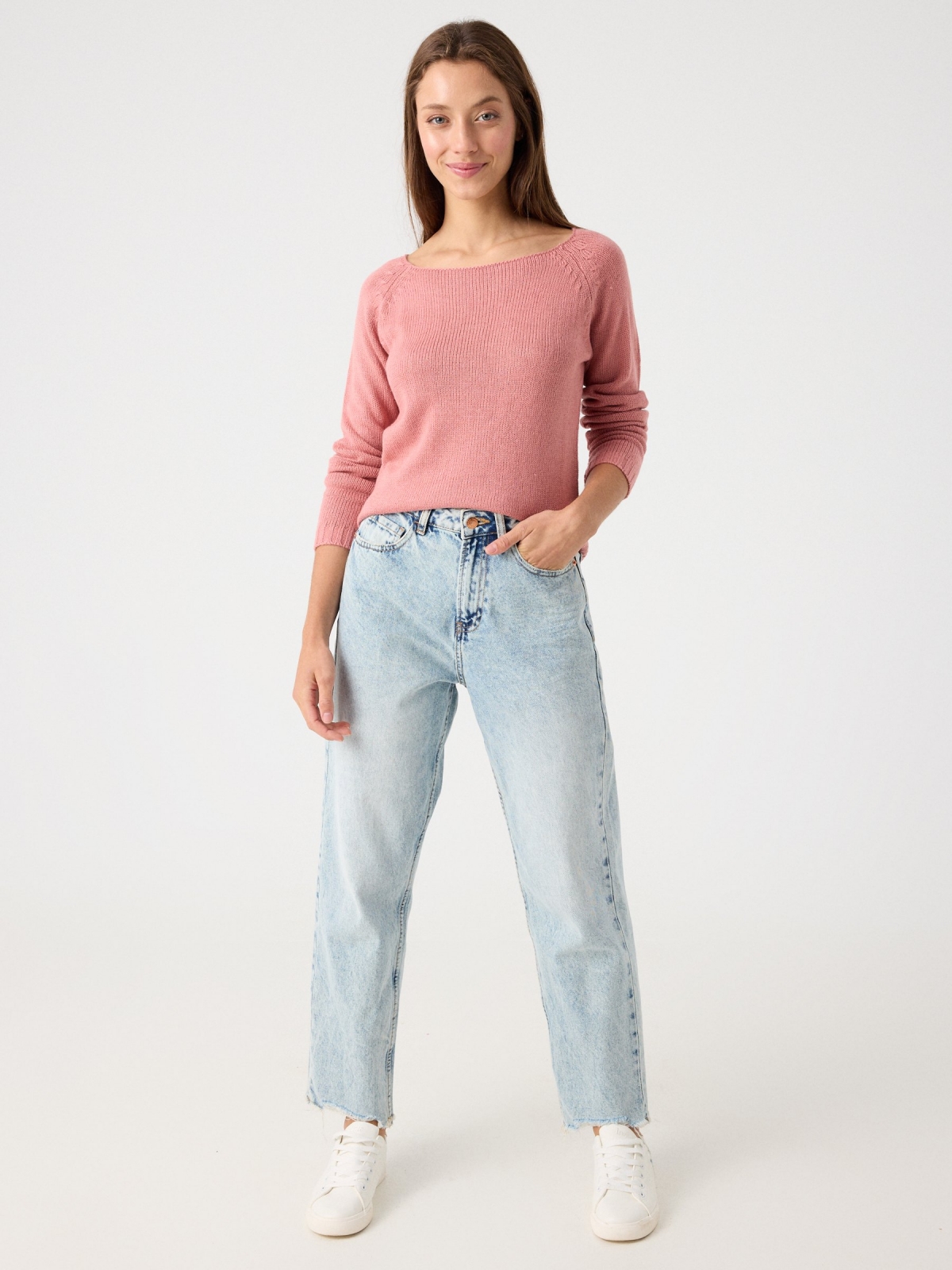 Basic round neck sweater pink front view