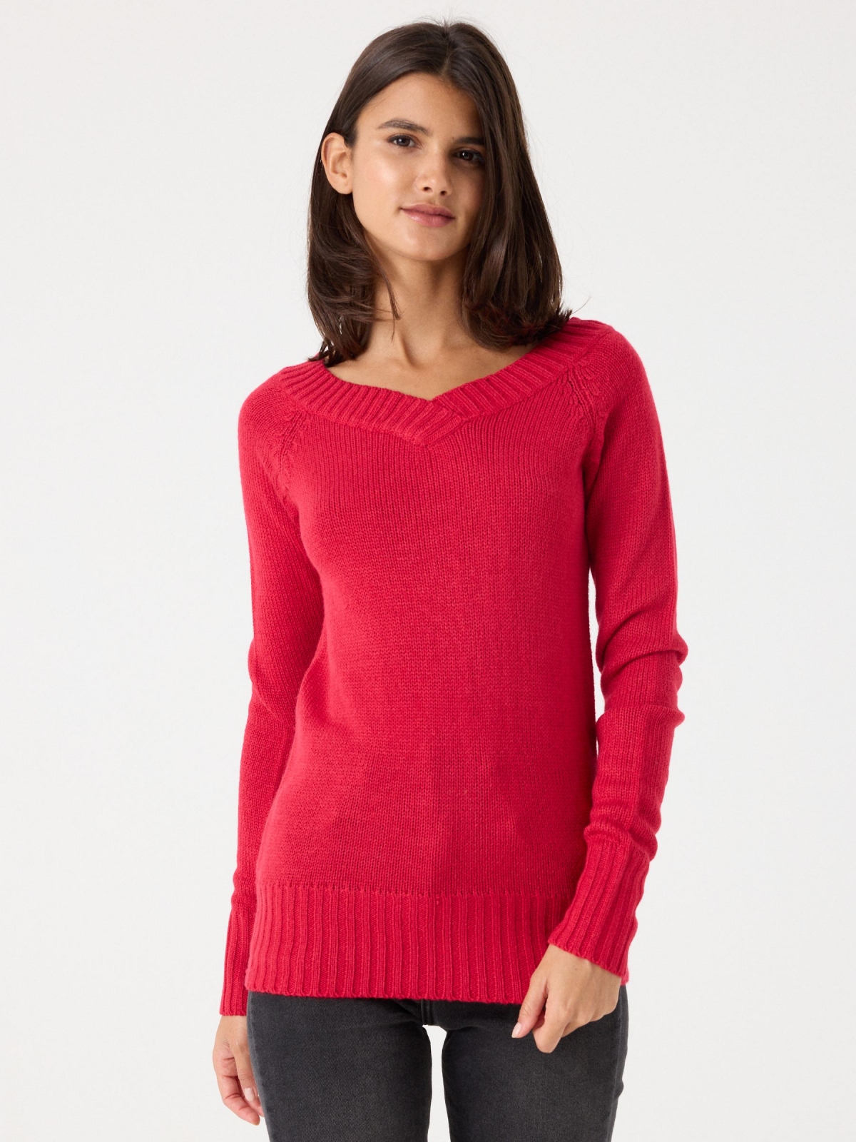 Suéter de malha decote em V vermelho vista meia frontal