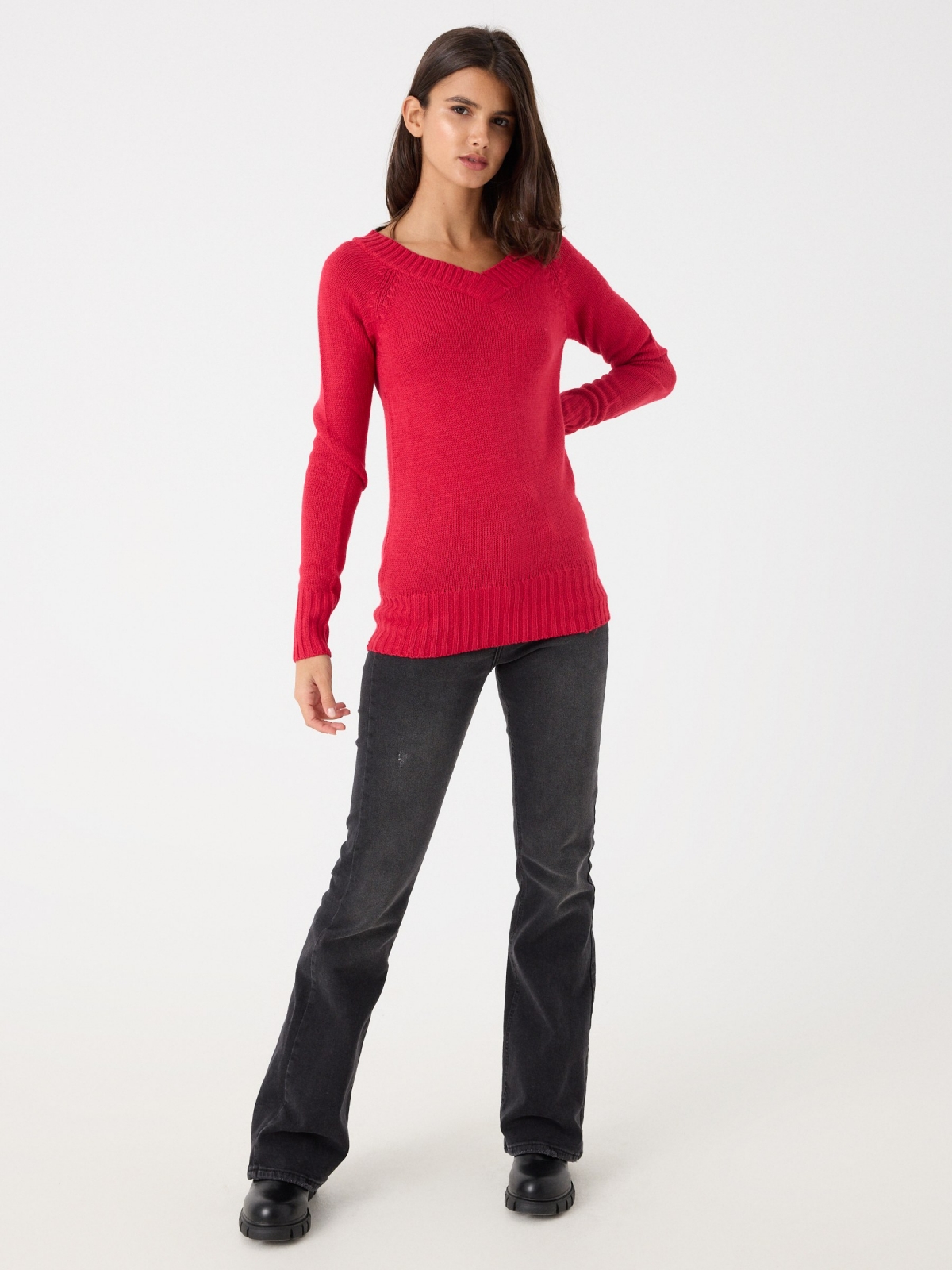 Suéter de malha decote em V vermelho vista geral frontal