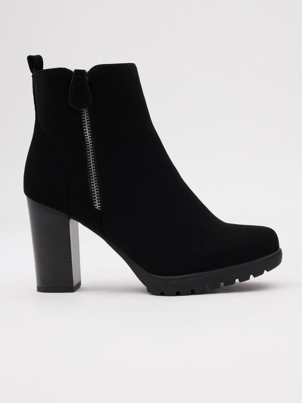 Modern heeled ankle boots black