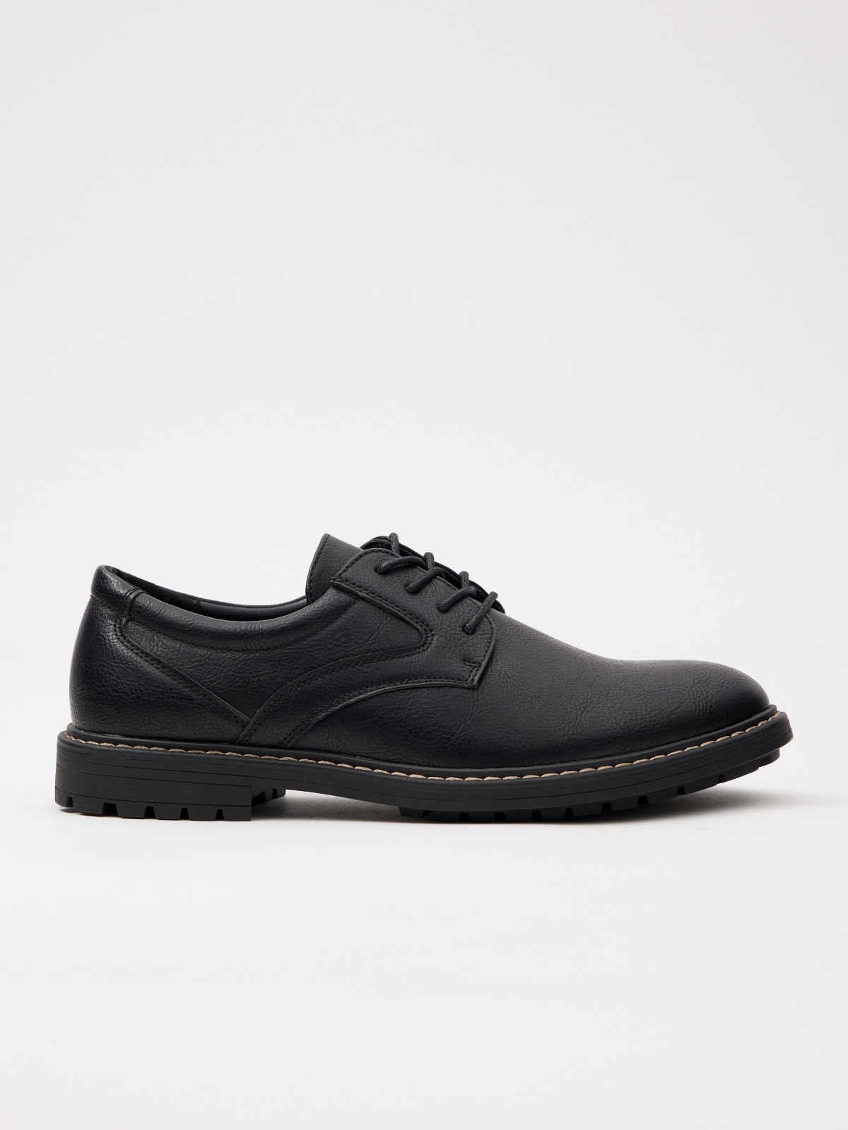 Sapato básico clássico em pele preto