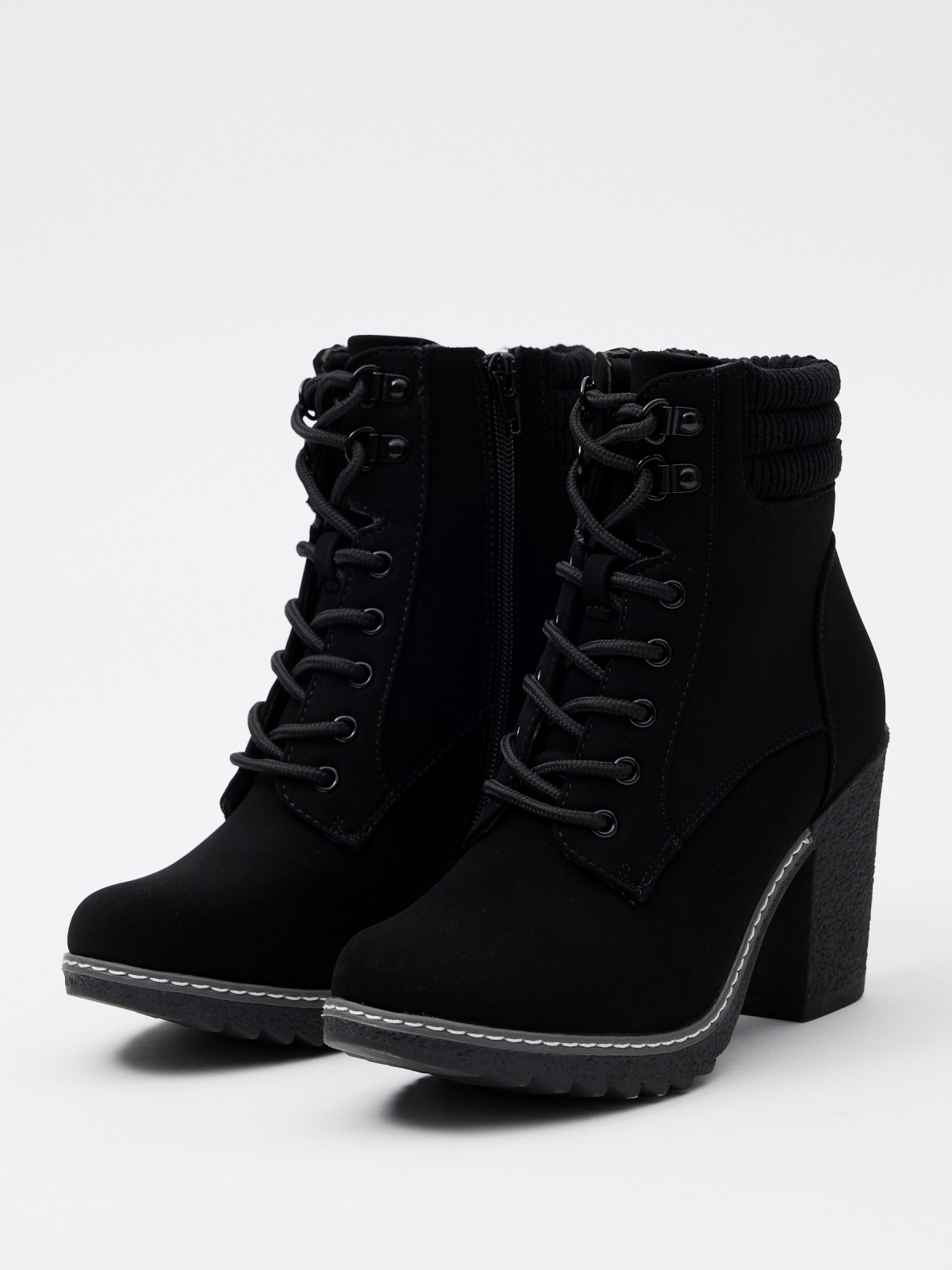 Ankle boots with combined collar black 45º front view