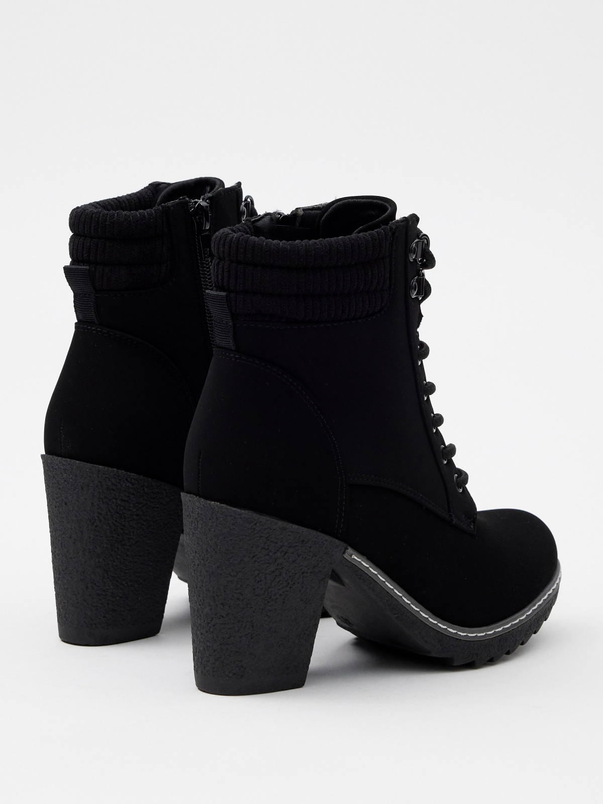 Ankle boots with combined collar black 45º back view
