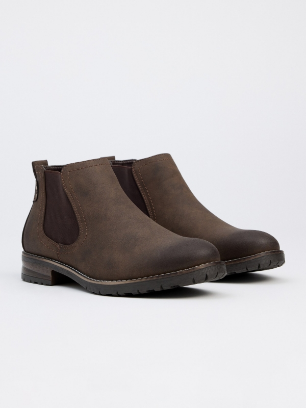 Chealse boot with elastics earth brown 45º front view