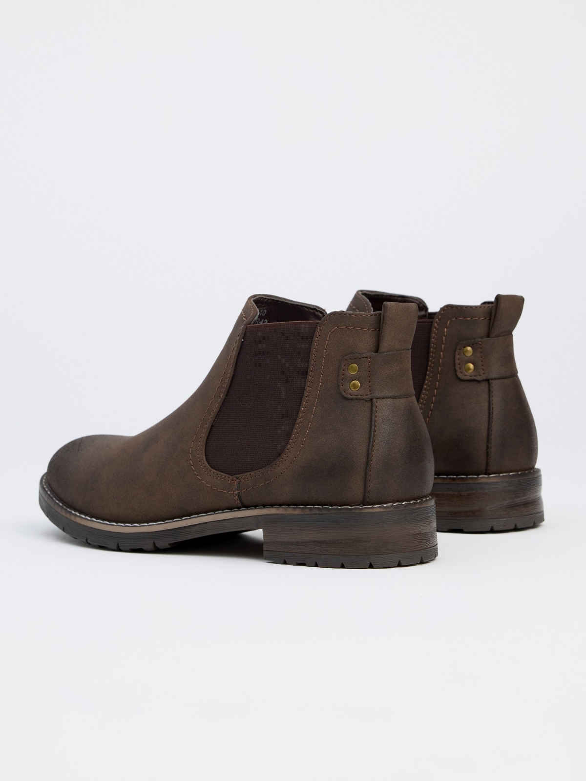 Chealse boot with elastics earth brown 45º back view