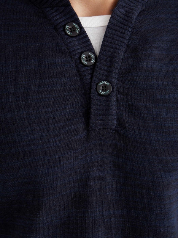 Camisola básica mosqueada azul vista detalhe