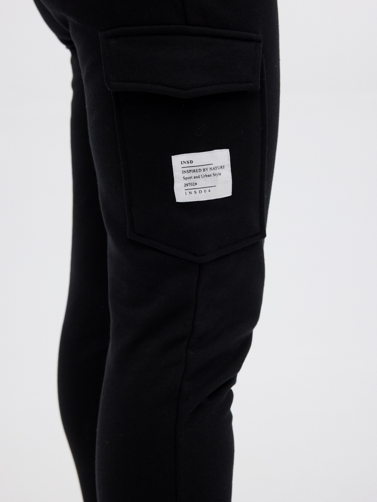 Calças de jogger pretas com bolsos preto vista detalhe