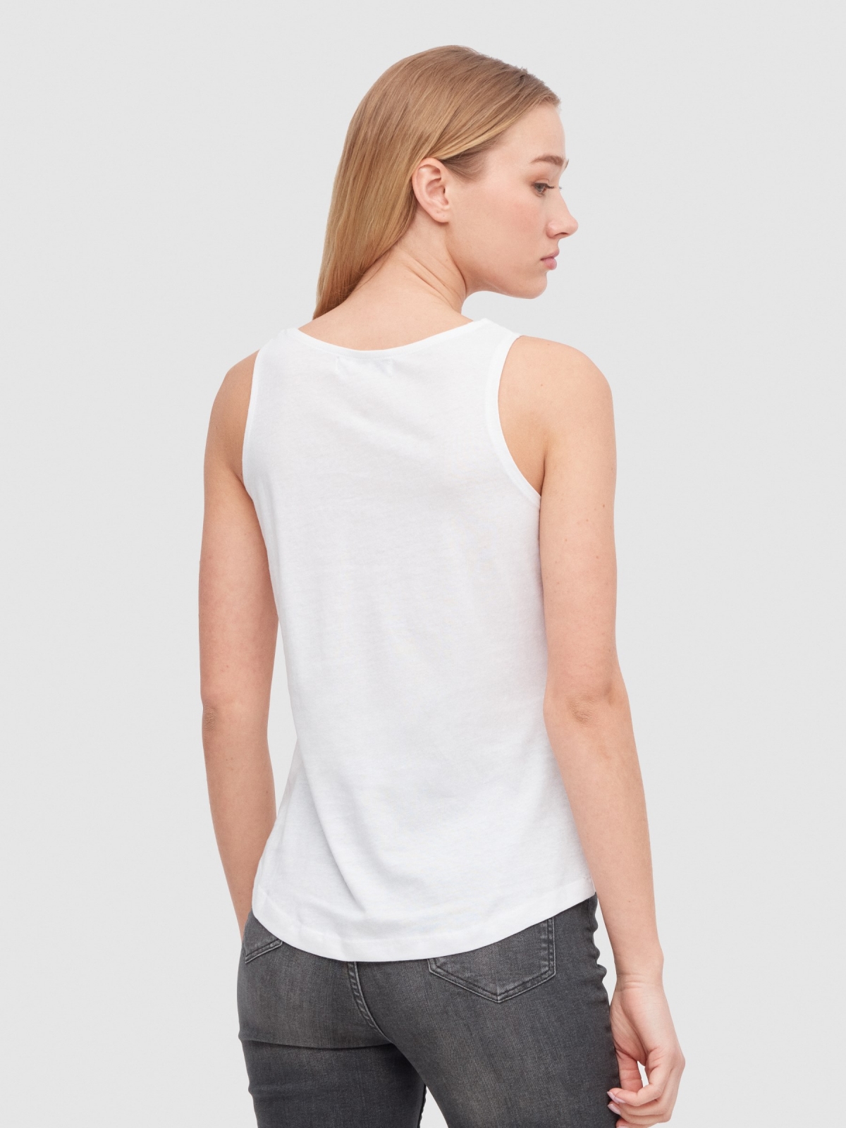 T-shirt regata básica branco vista meia traseira