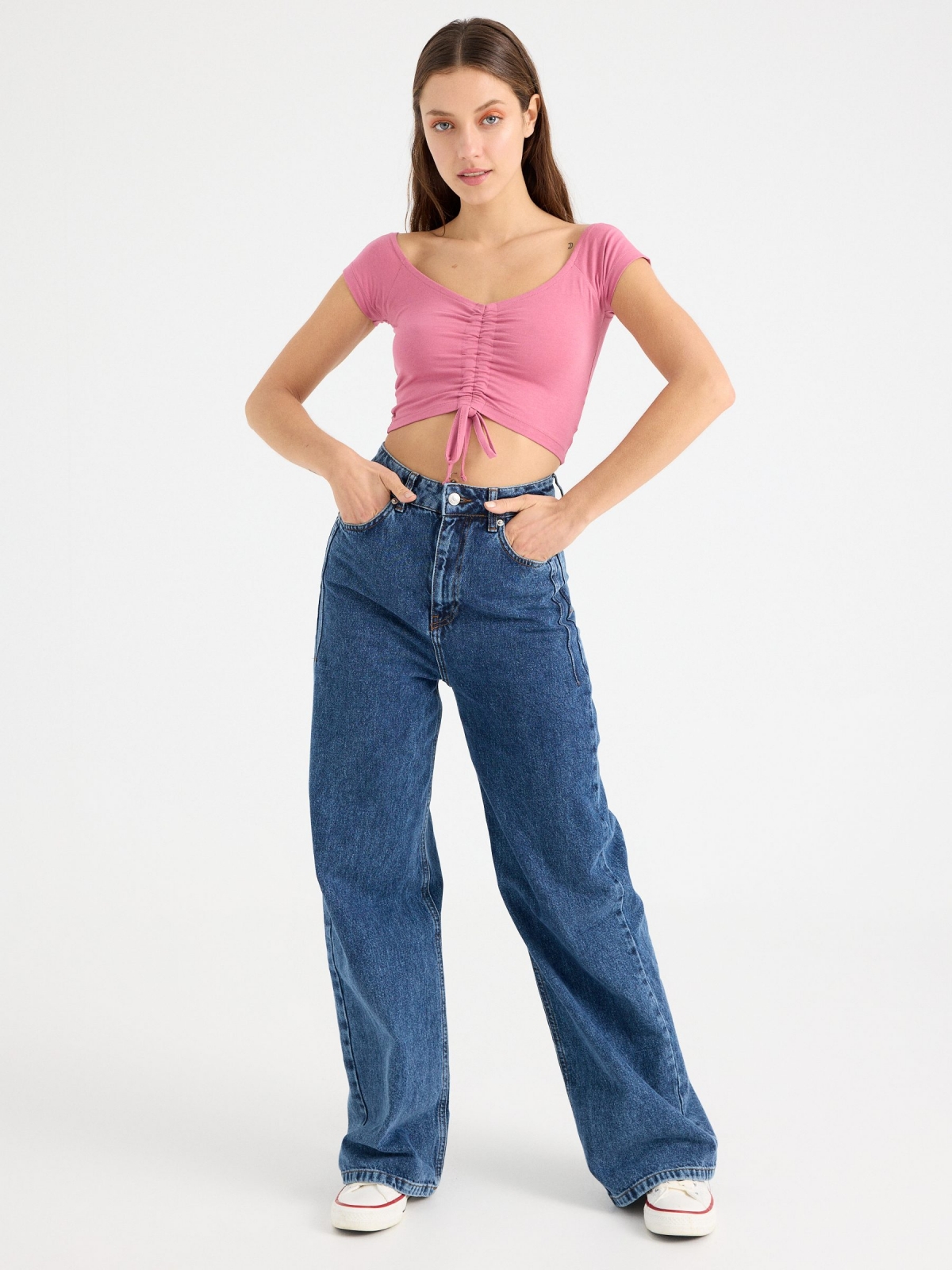 Ruched cropped t-shirt pink front view